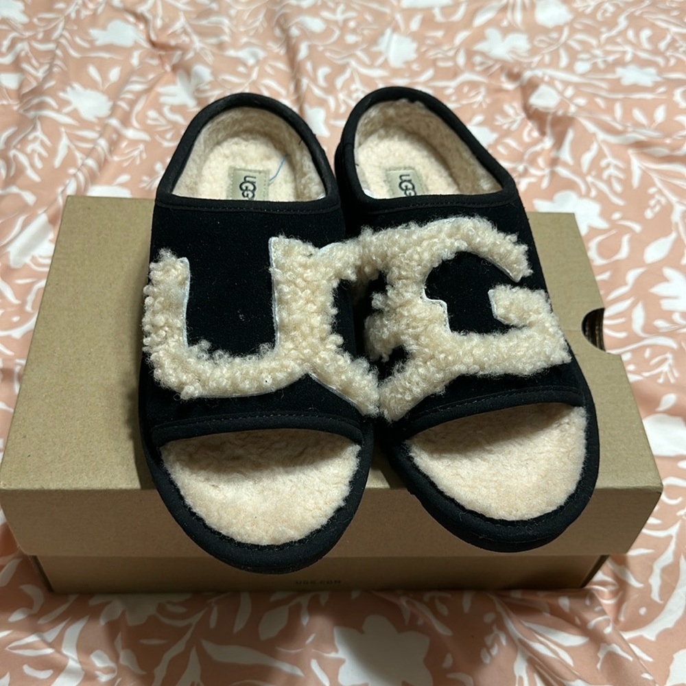 Ugg slides bnib
